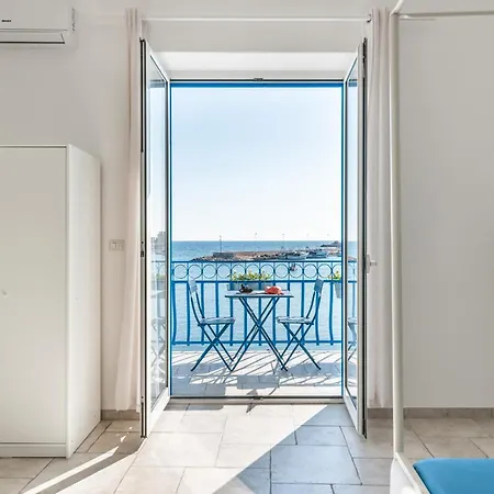 The Window On The Sea בארי