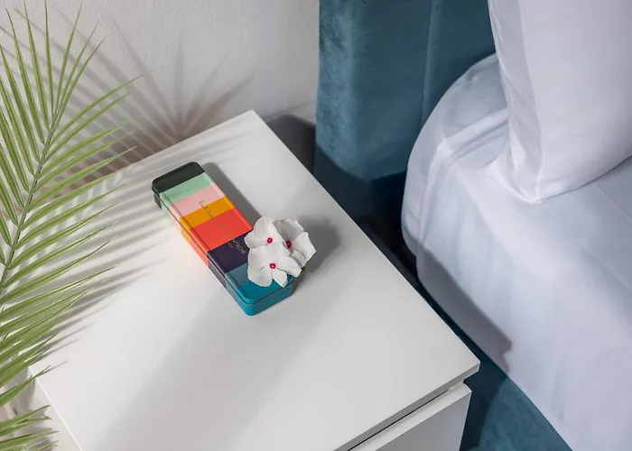 The Window On The Sea 바리