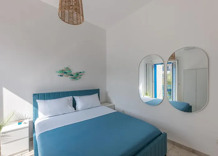 The Window On The Sea 바리